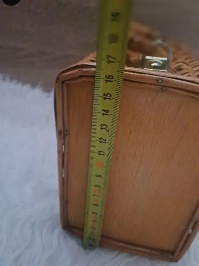 Cesta de mimbre tipo cofre con asa