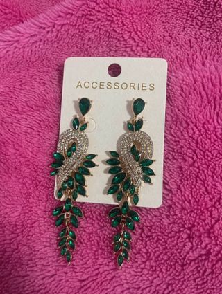 Pendientes largos Shein verdes y dorados