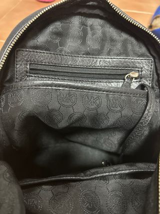 Mochila con tachuelas Michael Kors original negra