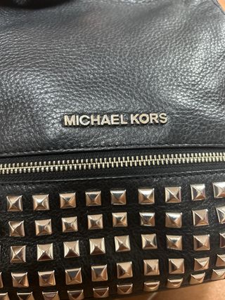 Mochila con tachuelas Michael Kors original negra