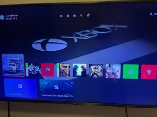 Xbox One 500GB + 3 Mandos Negros y 1 Rojo