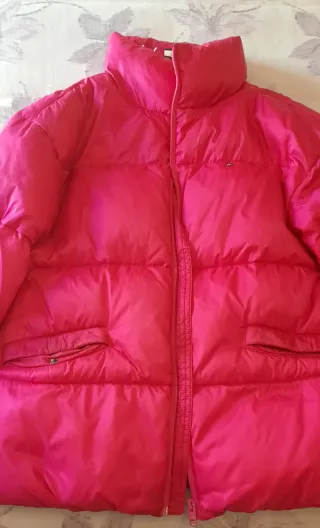 Abrigo plumífero Tommy Hilfiger rojo talla M