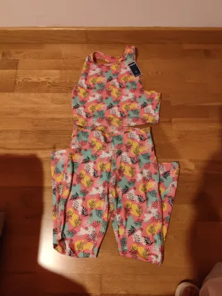 Conjunto deportivo mallas y top estampado