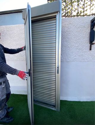 Ventana Aluminio con Persiana

