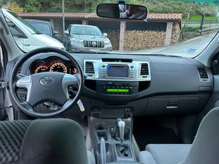 TOYOTA Hilux 3.0 D4D Doble Cabina VX 4x4   