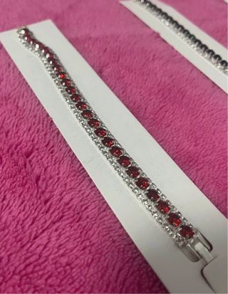 Pulsera Shein roja y plateada