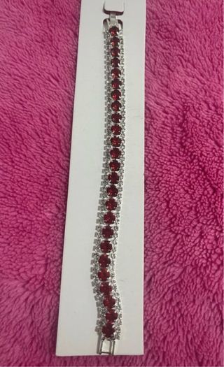 Pulsera Shein roja y plateada