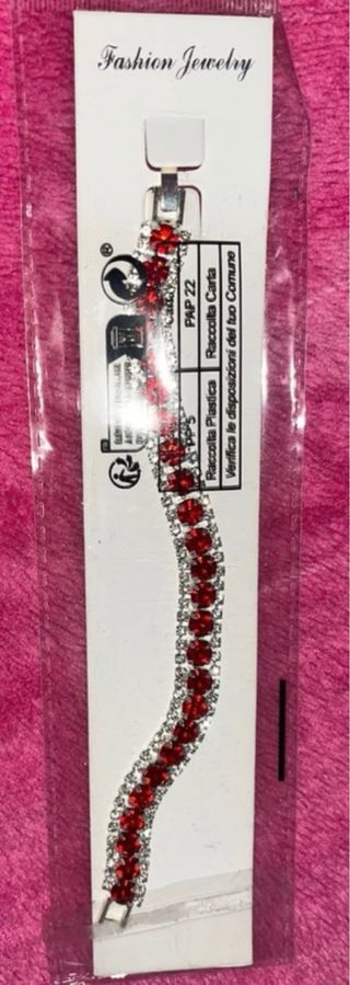 Pulsera Shein roja y plateada