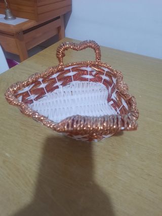 Cestino vimini decorativo oro e bianco