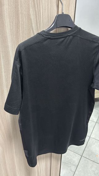 T-shirt Adidas nera e bianca