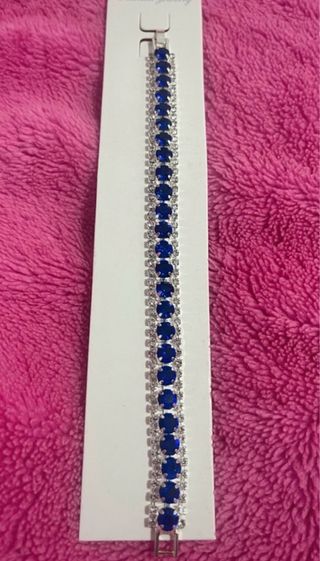 Pulsera Shein con piedras azules y plateadas