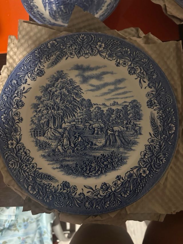 Vajilla Churchill Azul y Blanca sin usar