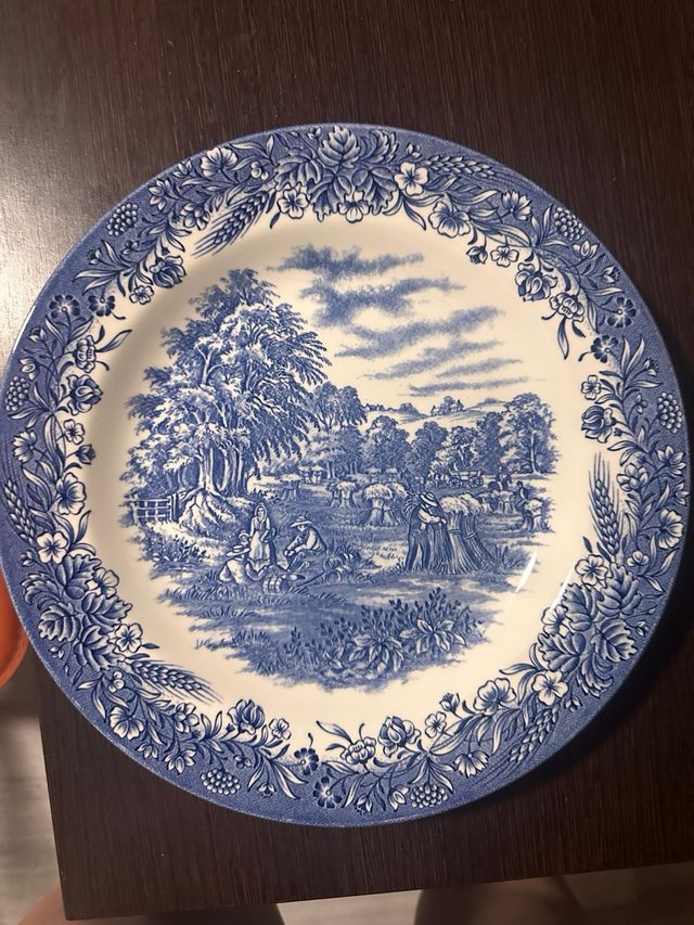 Vajilla Churchill Azul y Blanca sin usar