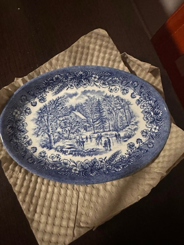 Vajilla Churchill Azul y Blanca sin usar