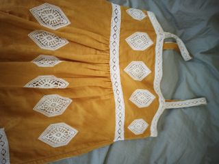 Vestido de verano amarillo con encaje.Talla como M