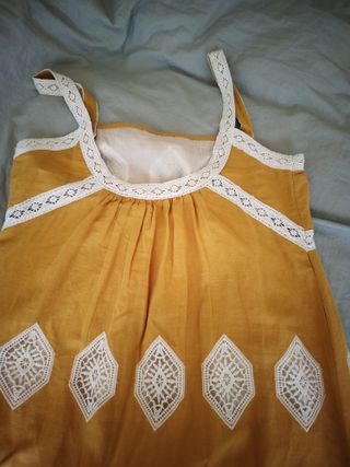 Vestido de verano amarillo con encaje.Talla como M