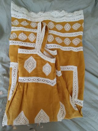 Vestido de verano amarillo con encaje.Talla como M