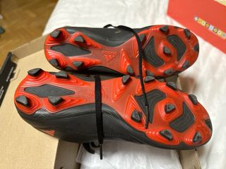 Zapatillas Adidas Negras y Naranjas