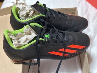 Zapatillas Adidas Negras y Naranjas