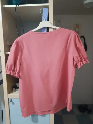 Blusa rosa con encaje