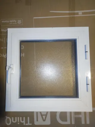 Ventana aluminio blanca abatible
