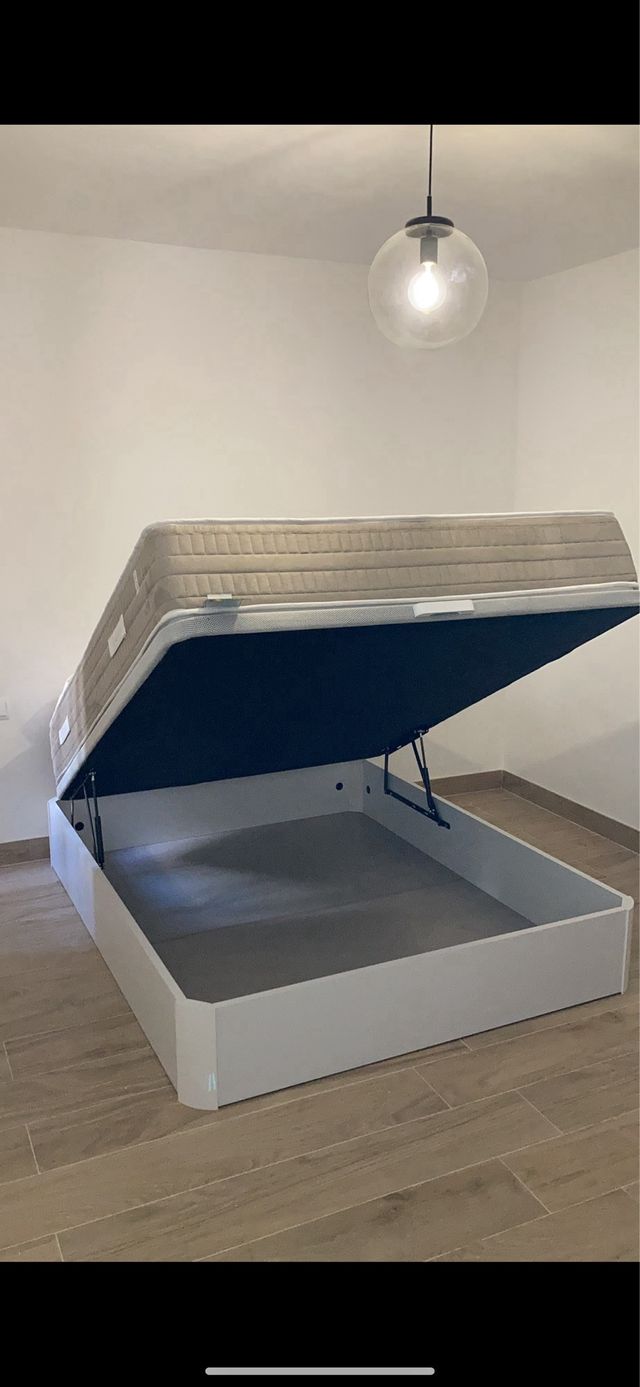 Divano pieghevole con materasso