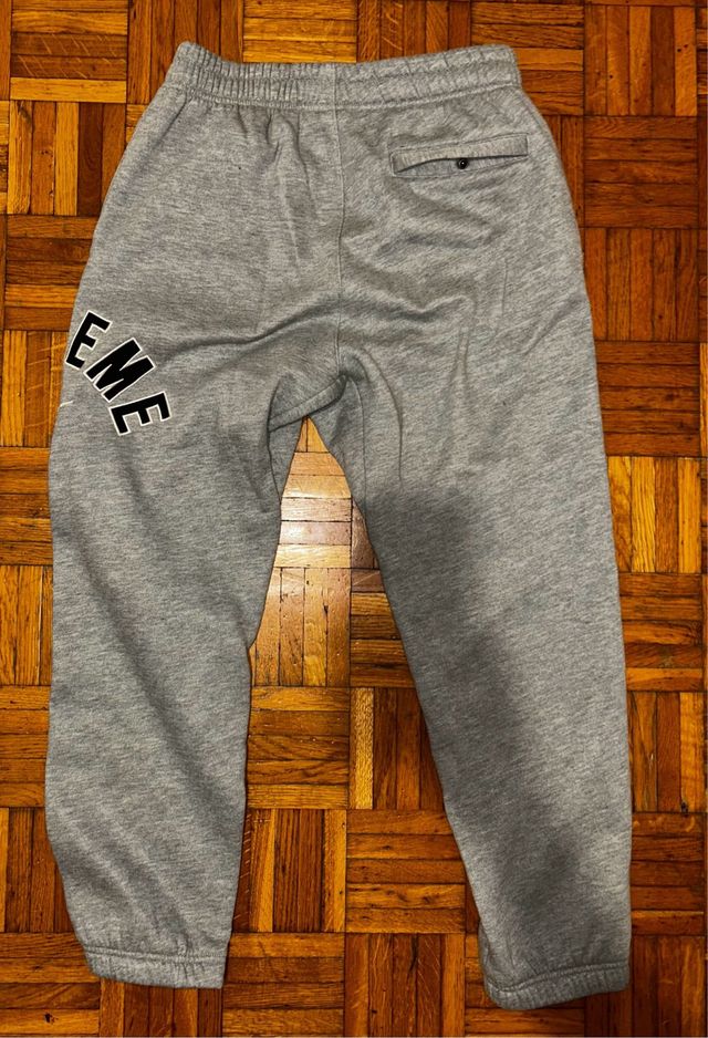 Pantalón deportivo Supreme x Nike 