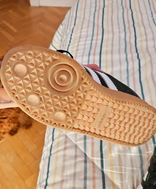 Zapatillas Adidas Negras y Blancas