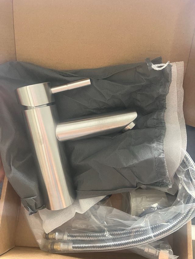 Grifo de lavabo plateado