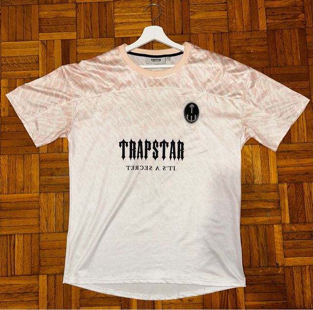 Camiseta Trapstar Rosa y Blanca