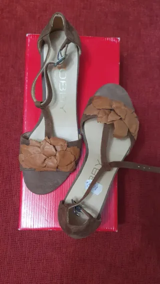 Sandalias Hobby de ante Marrones