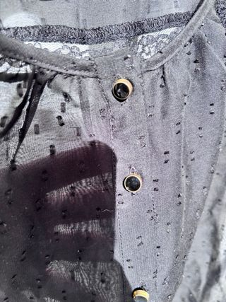 Camisa plumeti semitransparente negra. talla grand