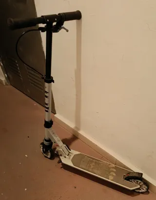 Patinete plegable plateado
