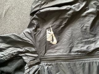 Chaqueta Nike Negra con Capucha