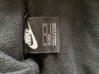 Chaqueta Nike Negra con Capucha