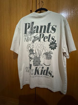 Camiseta beige con logo