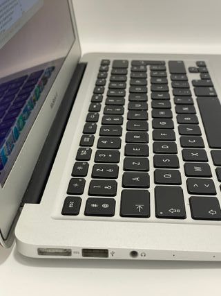 MacBook Air 13” 2015 Intel i5 4GB RAM 128GB SSD
