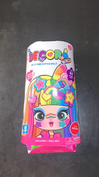 Boneca Decora Girlz Sticker 'n Style