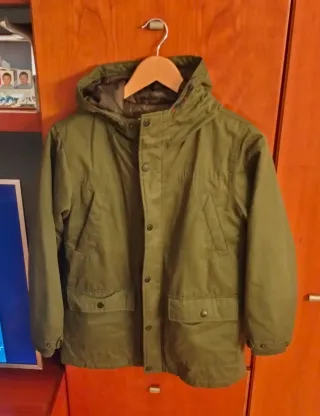 Abrigo verde con capucha niño talla 10