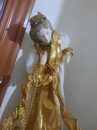 Angelo in ceramica con corona e perle