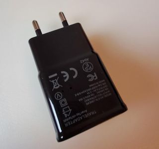 Cámara cargador espía con wifi