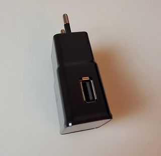 Cámara cargador espía con wifi