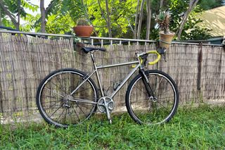 Bicicleta Gravel Titanio