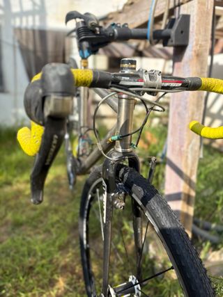 Bicicleta Gravel Titanio