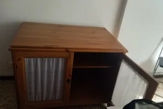 Cómoda de madera de pino maciza, dos estantes int.