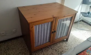 Cómoda de madera de pino maciza, dos estantes int.
