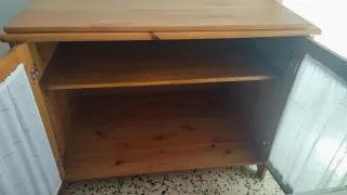 Cómoda de madera de pino maciza, dos estantes int.