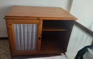 Cómoda de madera de pino maciza, dos estantes int.