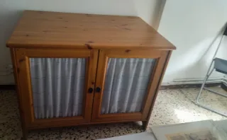 Cómoda de madera de pino maciza, dos estantes int.