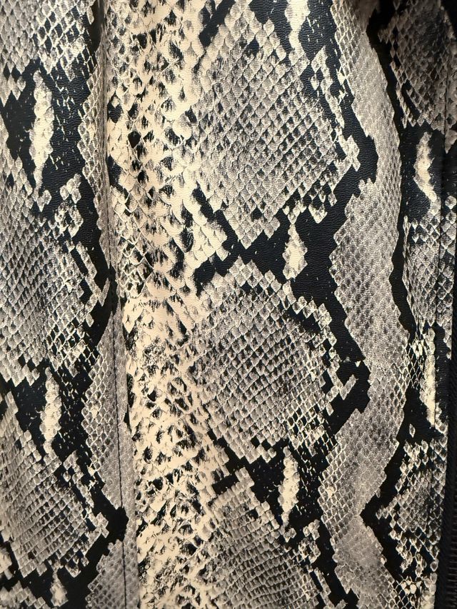 Chaqueta Mango Estampado Serpiente Talla M